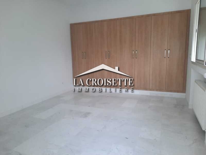 Triplex S+5 avec jardin à La Soukra